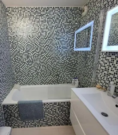 Apartment Duplex Gare Saint-jean- No Wifi